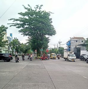 Ruas jalan kembar Adityawarman dan Mayjend Sungkono Surabaya ( Bumiarjo)